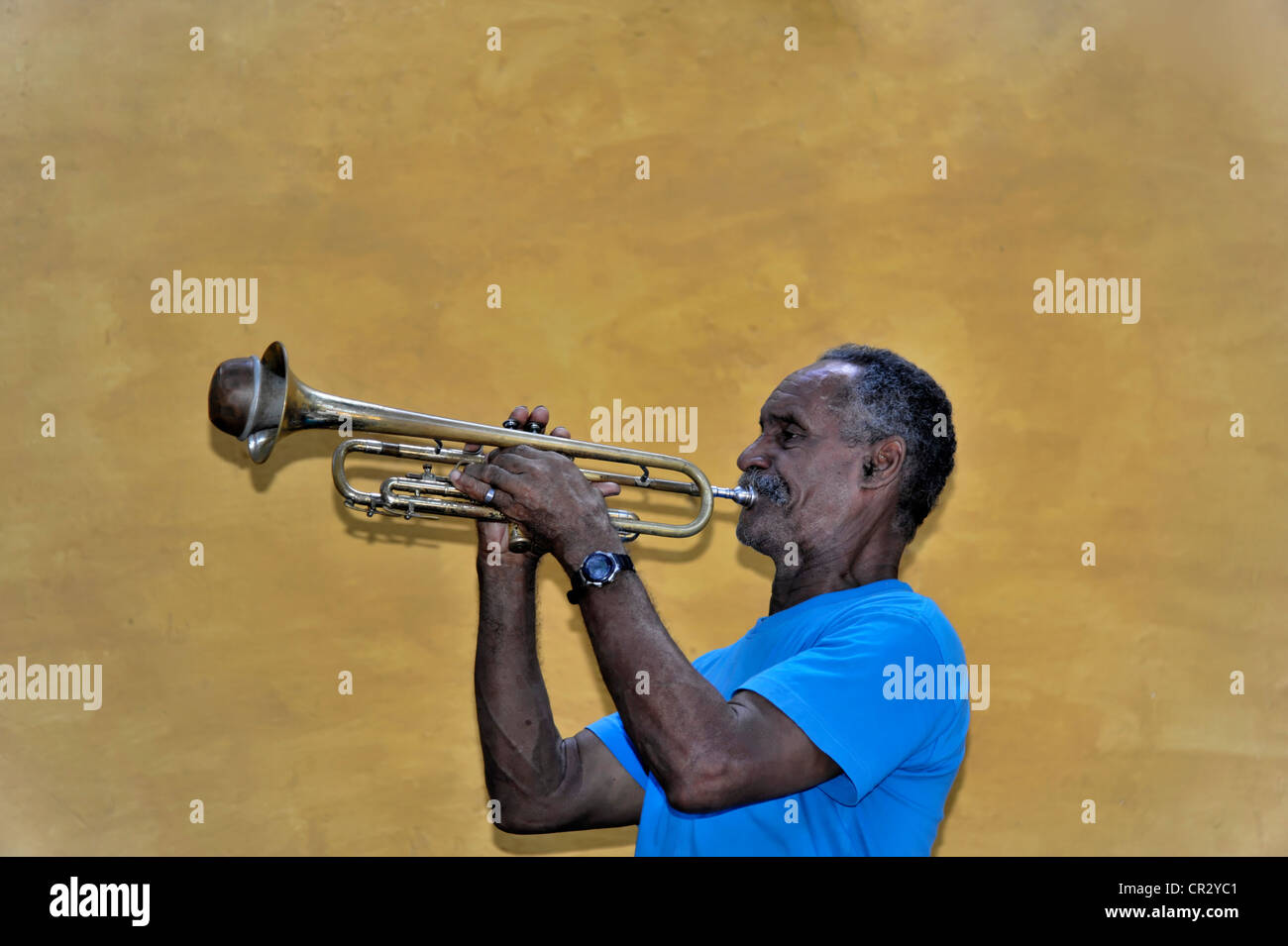Musicien cubain à jouer de la trompette, trompettiste, portrait, Trinidad, Cuba, Antilles, Caraïbes, Amérique Centrale, Amérique Latine Banque D'Images