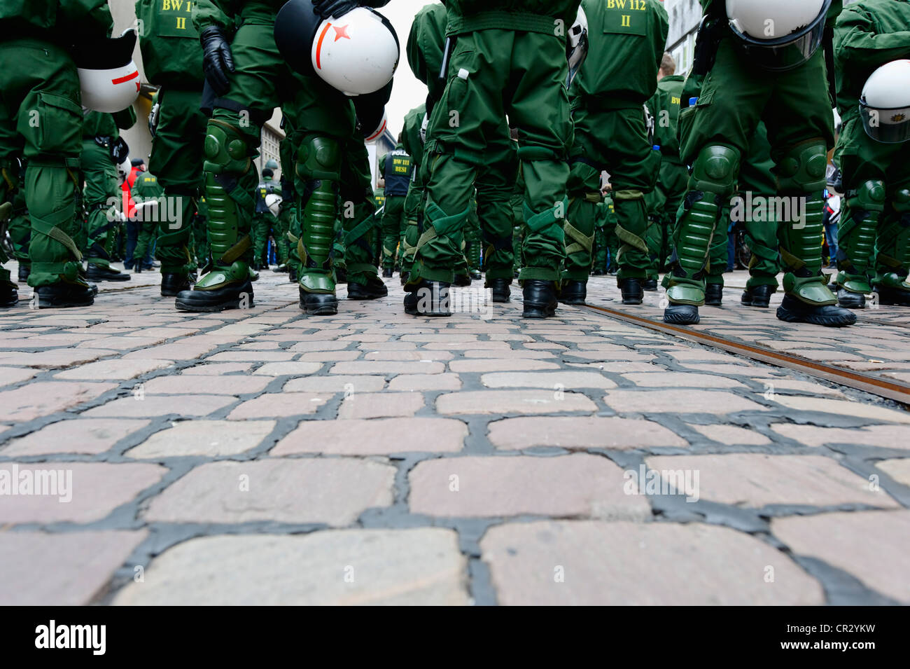 La présence policière massive, manifestation contre le sommet de l'OTAN en 2009, Freiburg, Bade-Wurtemberg, publicground Banque D'Images