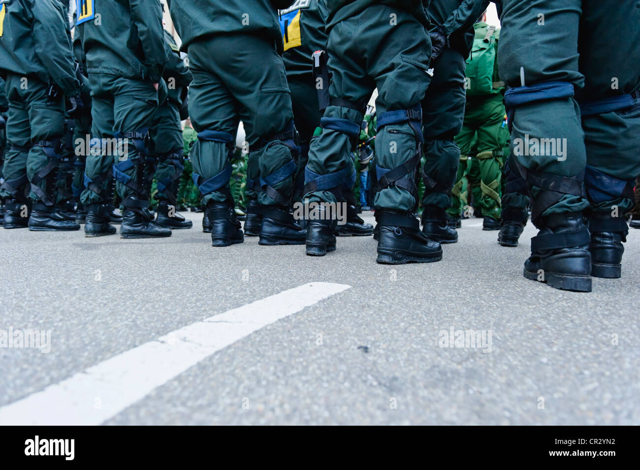 La présence policière massive, manifestation contre le sommet de l'OTAN en 2009, Freiburg, Bade-Wurtemberg, publicground Banque D'Images