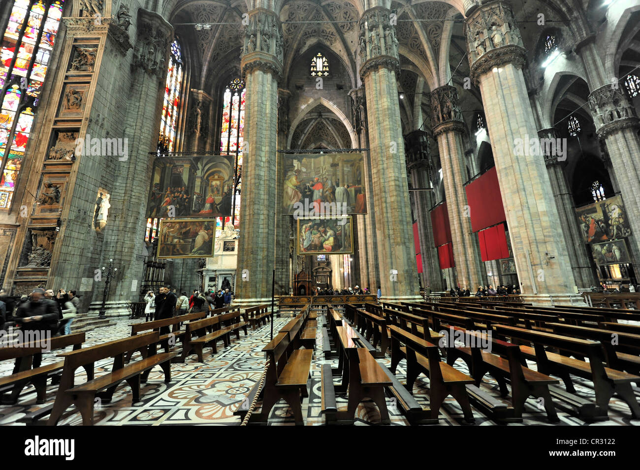 Vue de l'intérieur, la cathédrale de Milan, le Duomo di Milano, commencer la construction, l'achèvement 1386 1858, Milan, Milan, Lombardie, Italie Banque D'Images