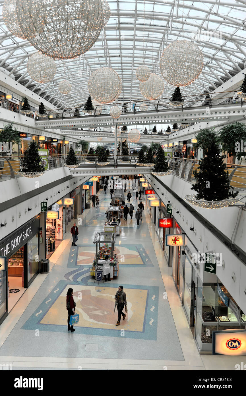 Vue De L Interieur Centro Comercial Vasco Da Gama Centre Commercial Sur Les Terrains De La Parque Das Nacoes Lisbonne Portugal Europe Photo Stock Alamy