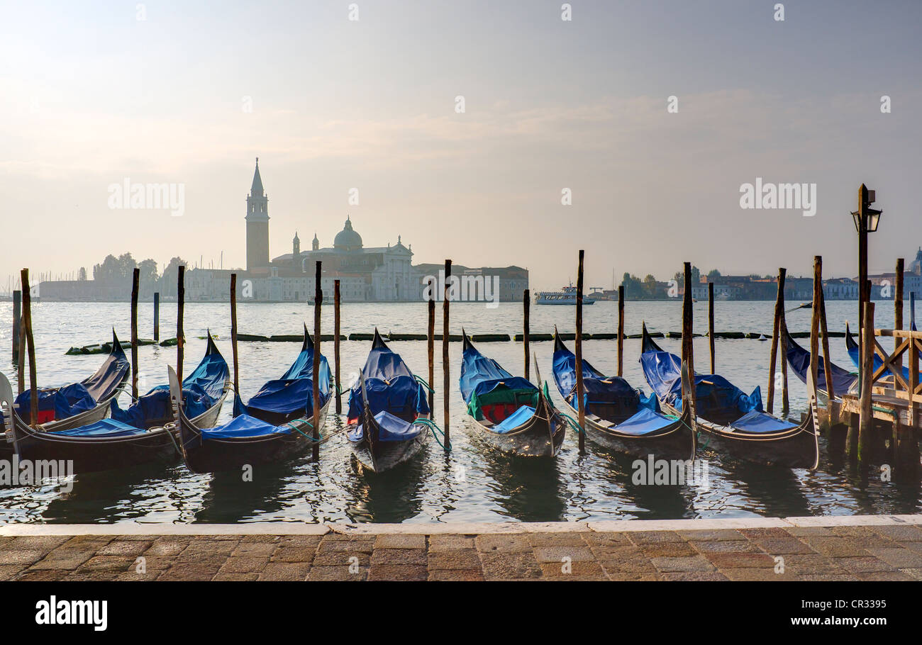 Vue de San Giorgio Maggiore, à Venise, les gondoles Banque D'Images