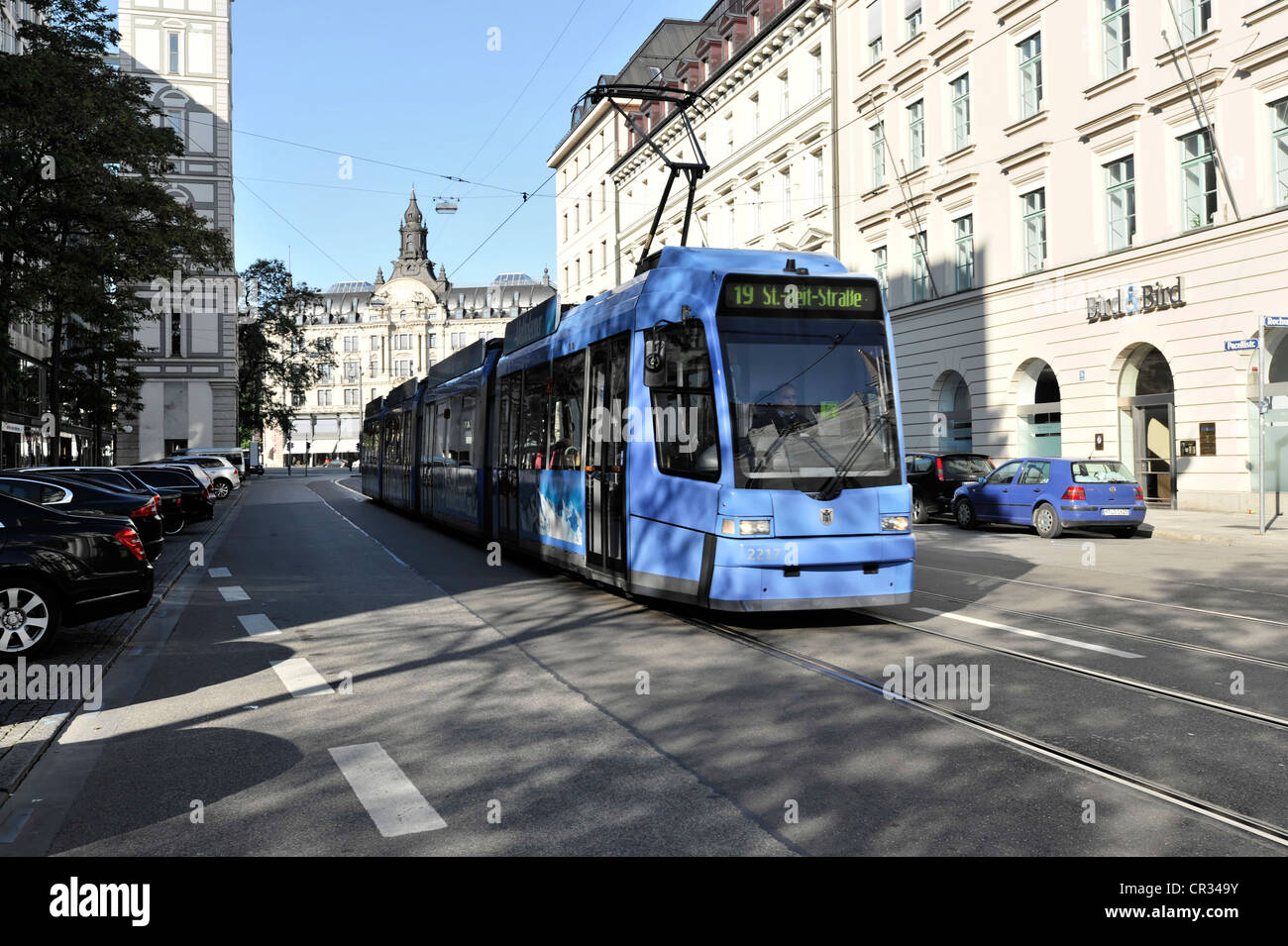 La ligne de tramway numéro 19, St Veit-Strasse, Munich, Bavaria, Germany, Europe Banque D'Images