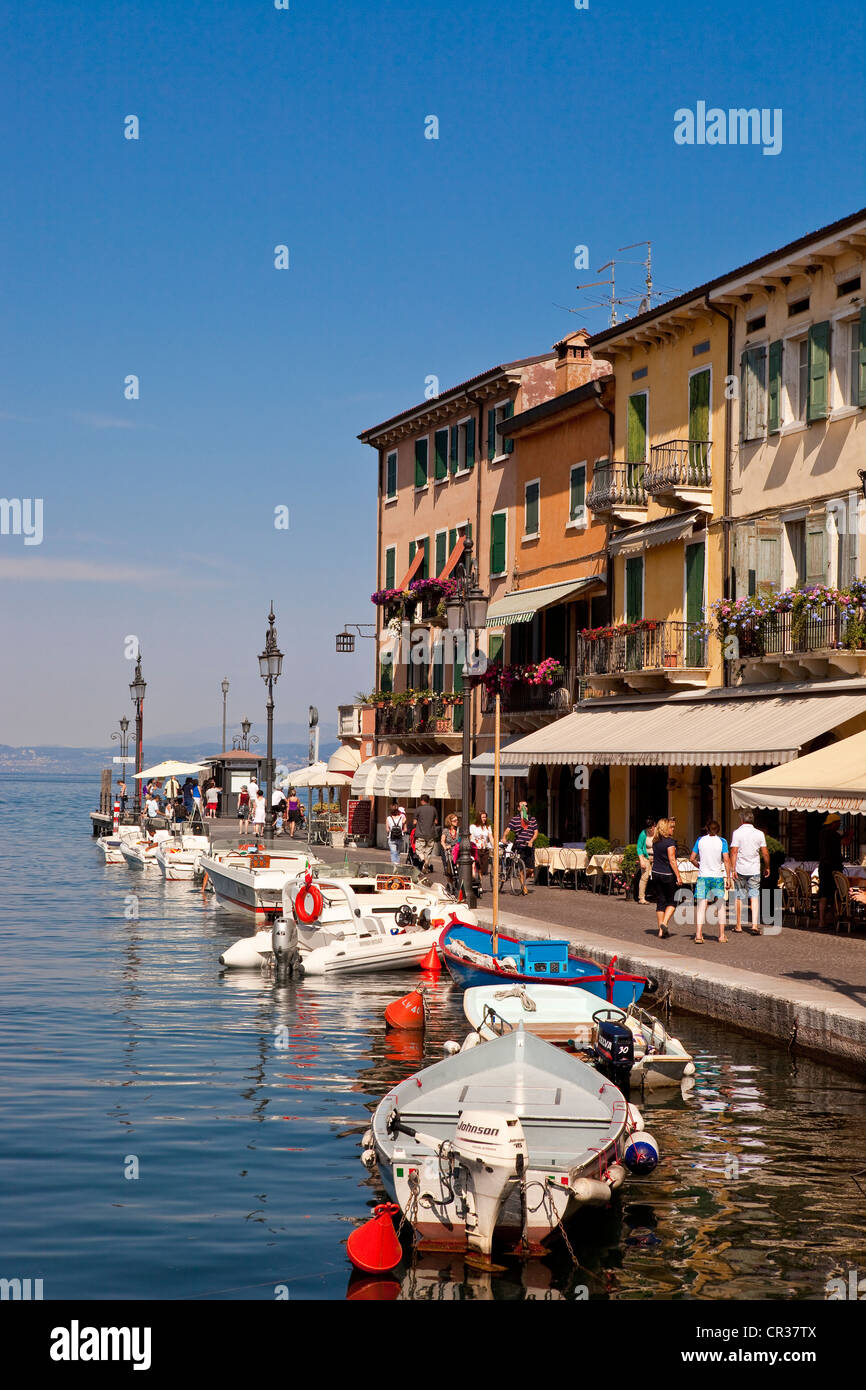 Italie, Vénétie, province de Vérone, Lac de Garde, le Garda Village Banque D'Images