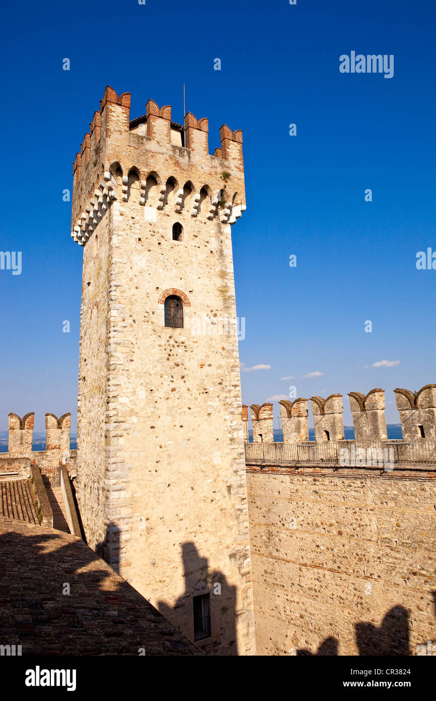 L'Italie, la Lombardie, le lac de Garde Sirmione, le château de Rocca Scaligieri Banque D'Images