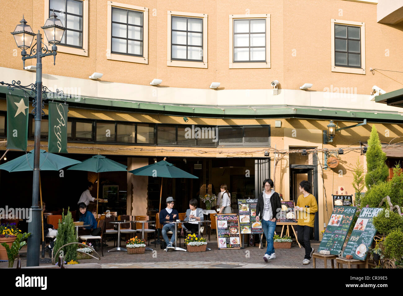 Le Japon, l'île de Honshu, région de Chubu, Kanazawa, centre-ville, café Banque D'Images