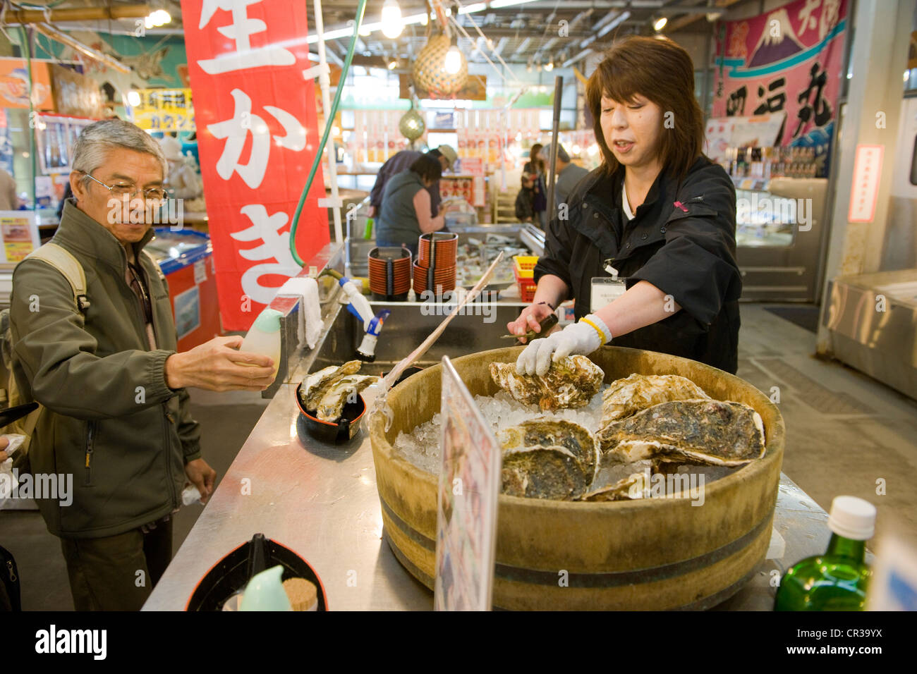Le Japon, l'île de Honshu, région du Tohoku, Matsushima, le marché aux poissons Banque D'Images