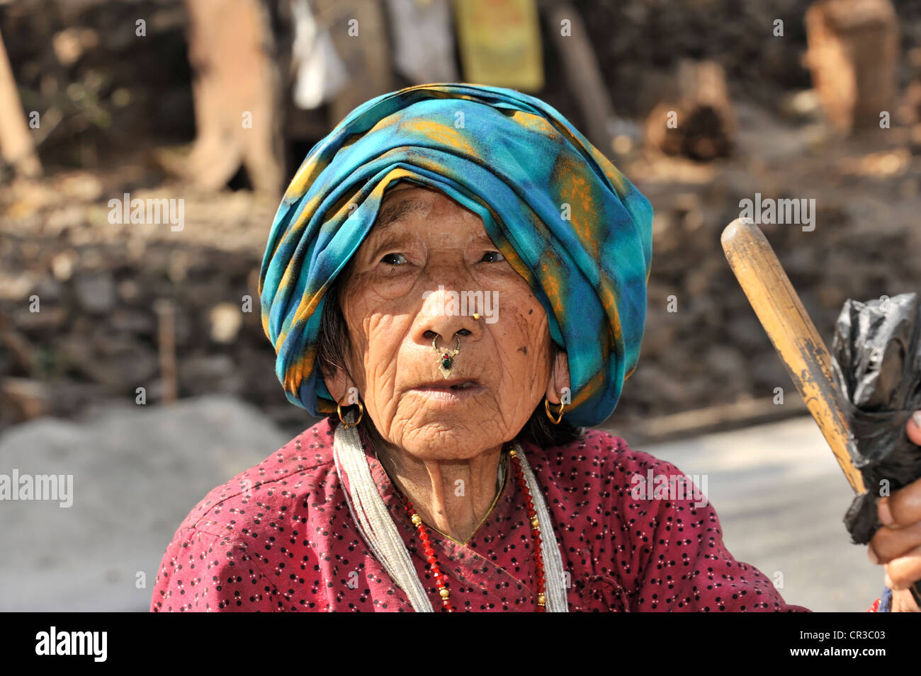 Vieille femme népalaise, portrait, Pokhara, Népal, Asie Banque D'Images