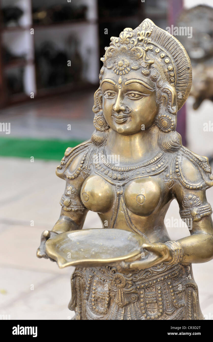 Bronze indien figure à la vente, Khajuraho, Madhya Pradesh, Inde du Nord, Inde, Asie Banque D'Images