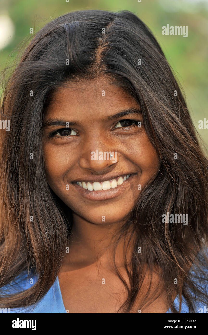 Jeune femme indienne, portrait, Orchha, Madhya Pradesh, Inde du Nord, Inde, Asie Banque D'Images