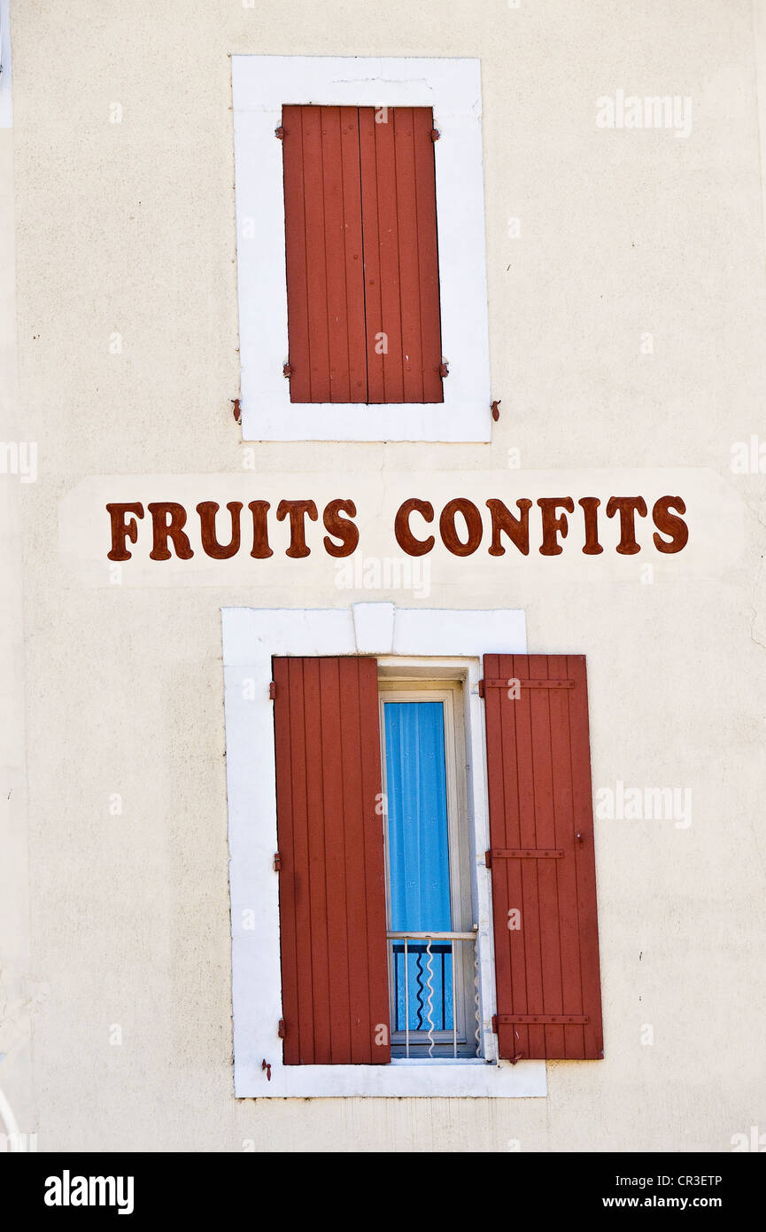 La France, Vaucluse, Luberon, Apt, mur peint d'une usine de fruits confits Banque D'Images