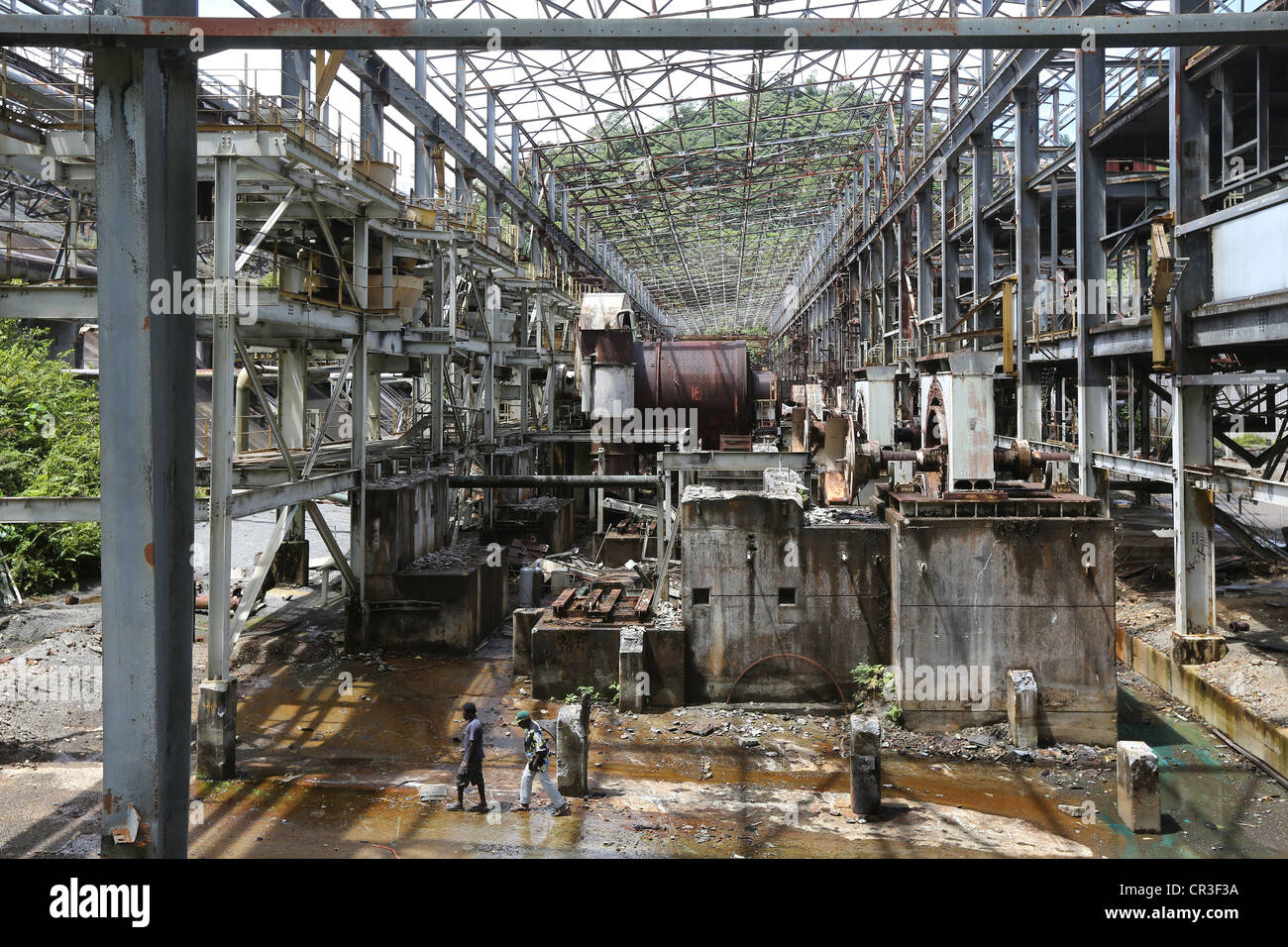 Détruit les installations industrielles dans la mine de cuivre de Panguna. Région autonome de Bougainville, en Papouasie-Nouvelle-Guinée Banque D'Images