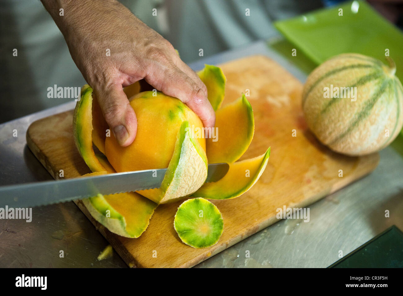 La France, Vaucluse, Luberon, Cavaillon, le Prevot restaurant, cours de cuisine avec le melon, le melon de coupe Banque D'Images