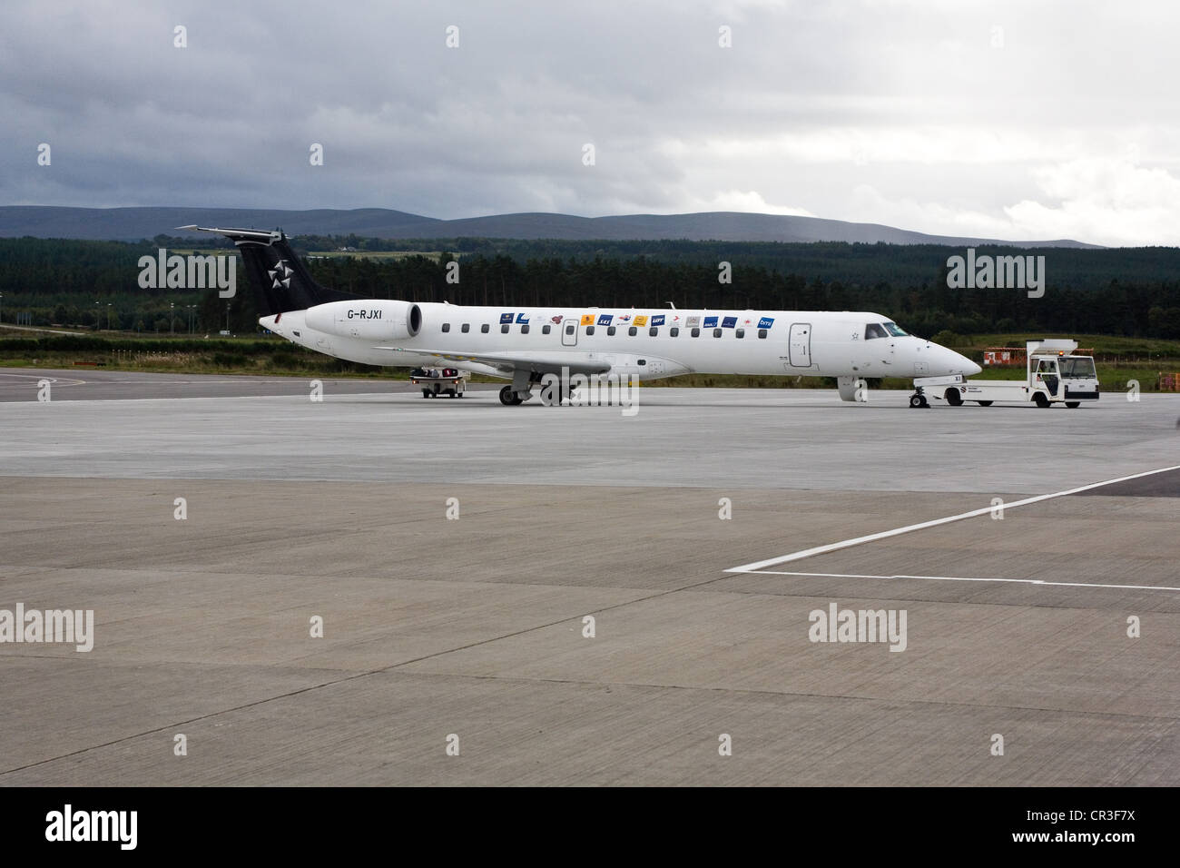 Embraer ERJ-145 de l'IMC d'un jet régional de 50 passagers opérant entre Stornoway et Édimbourg. Banque D'Images