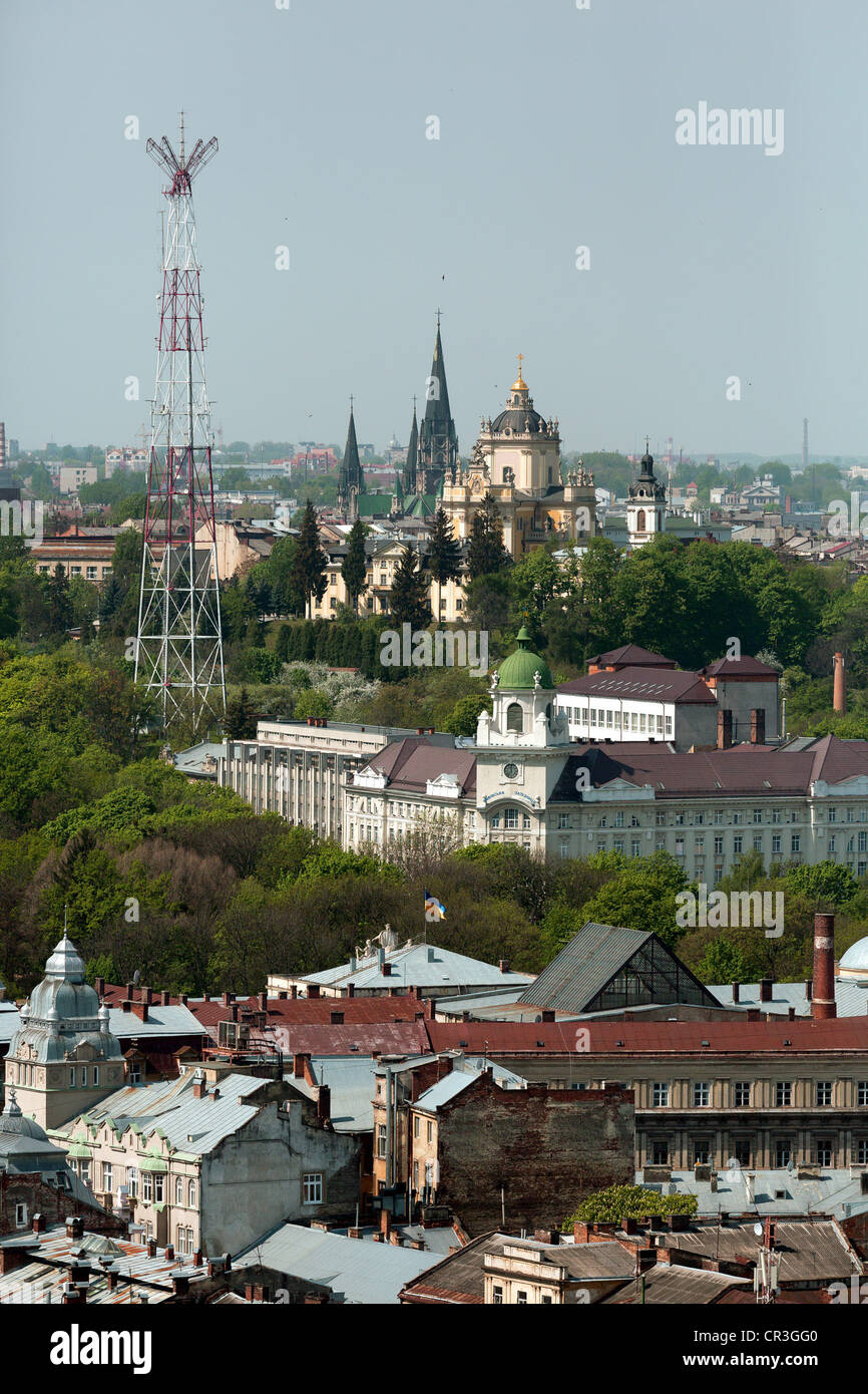 Vue depuis la tour de l'hôtel de ville sur la vieille ville à la St George's Cathedral, Lviv, Ukraine Banque D'Images