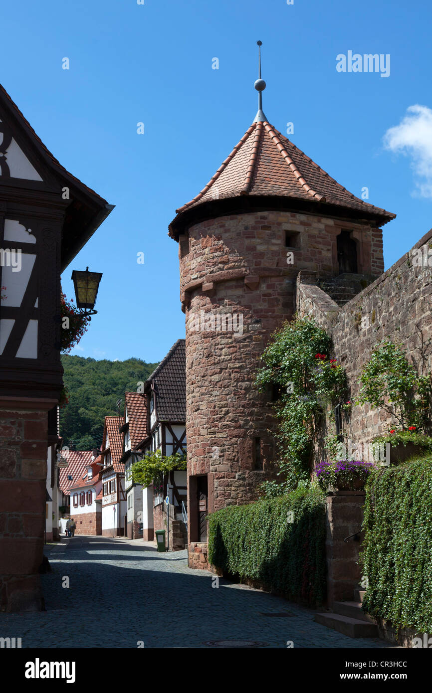 Tour de défense fortifiée avec des murs de l'église fortifiée dans Doerrenbach Sud, Palatinat, Palatinat, Rhénanie-Palatinat Banque D'Images