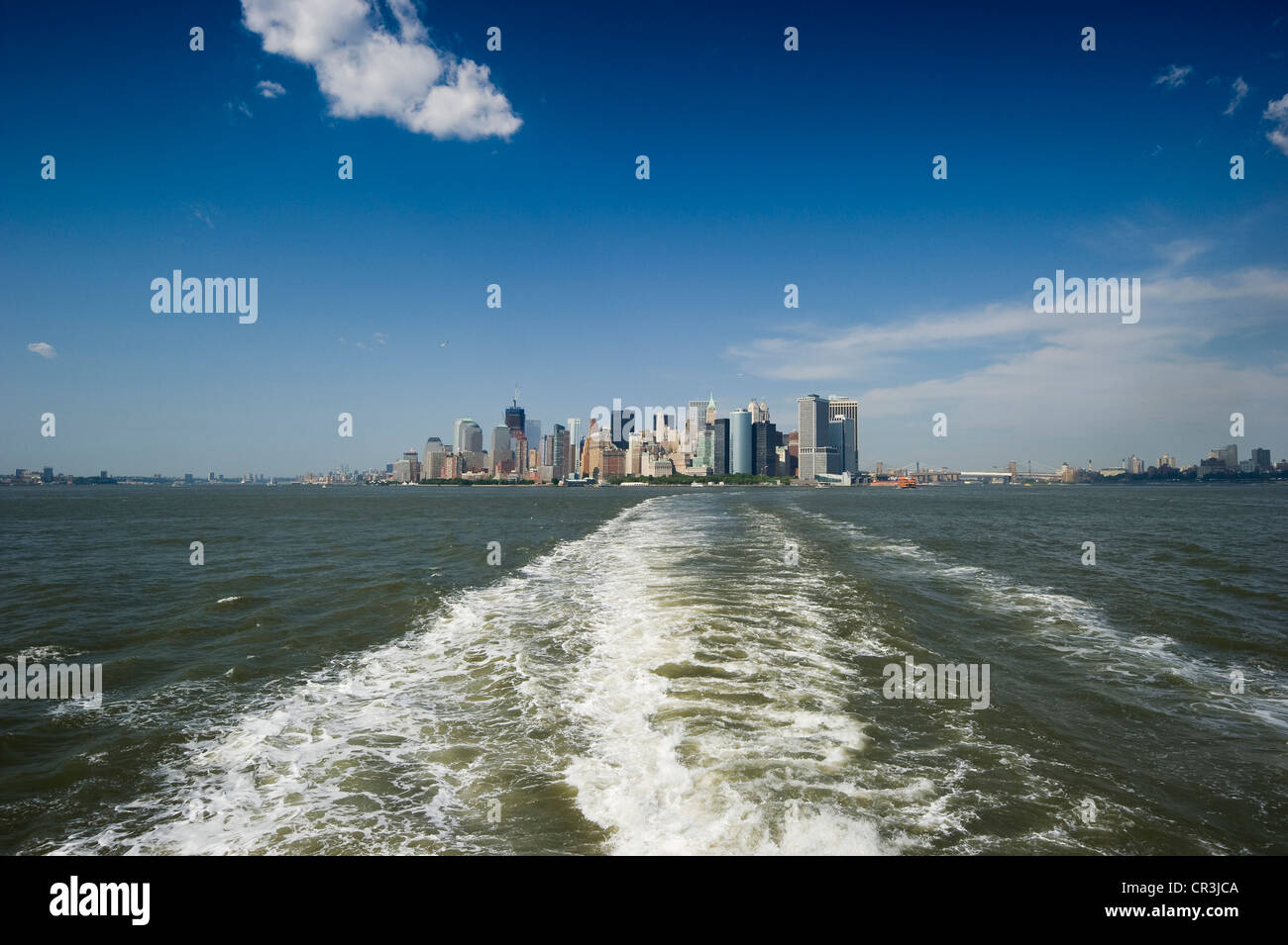 Manhattan vu depuis le ferry pour Staten Island, New York, USA Banque D'Images