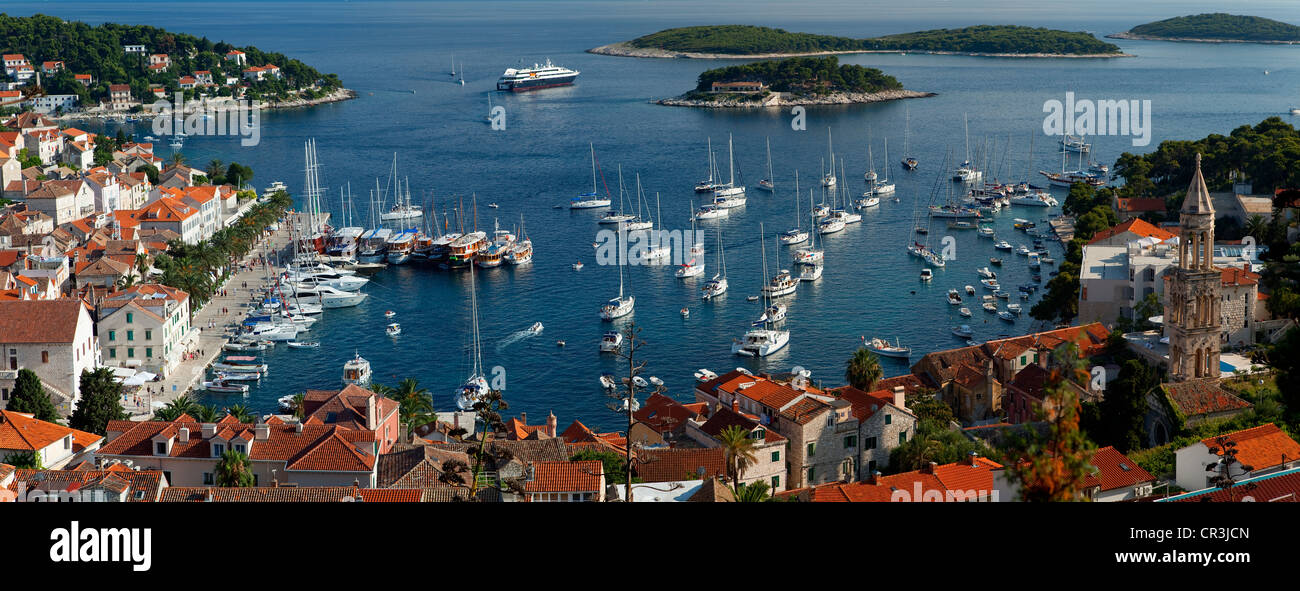 La Croatie, Dalmatie, côte dalmate, Hvar, Hvar Ville vue de la citadelle Banque D'Images