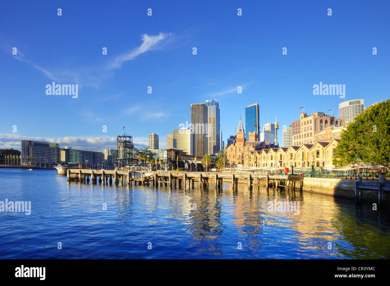 Shot HDR d'une belle matinée ensoleillée à Sydney, Australie, avec Circular Quay et les rochers. Banque D'Images