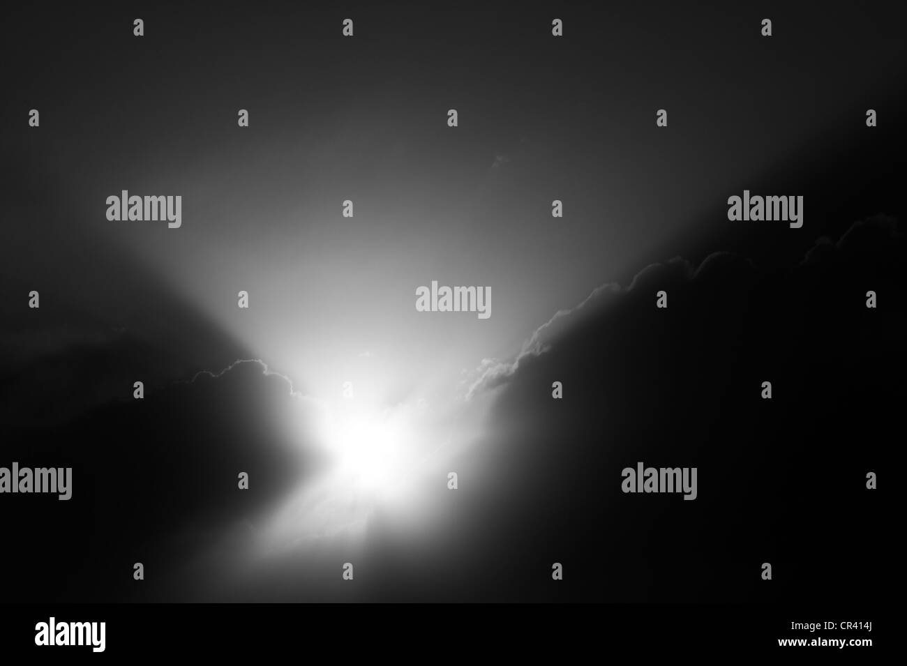 Les feux de forêts lointaines et des vents forts créer des formations nuageuses inhabituelles au coucher du soleil dans le Colorado, USA Banque D'Images