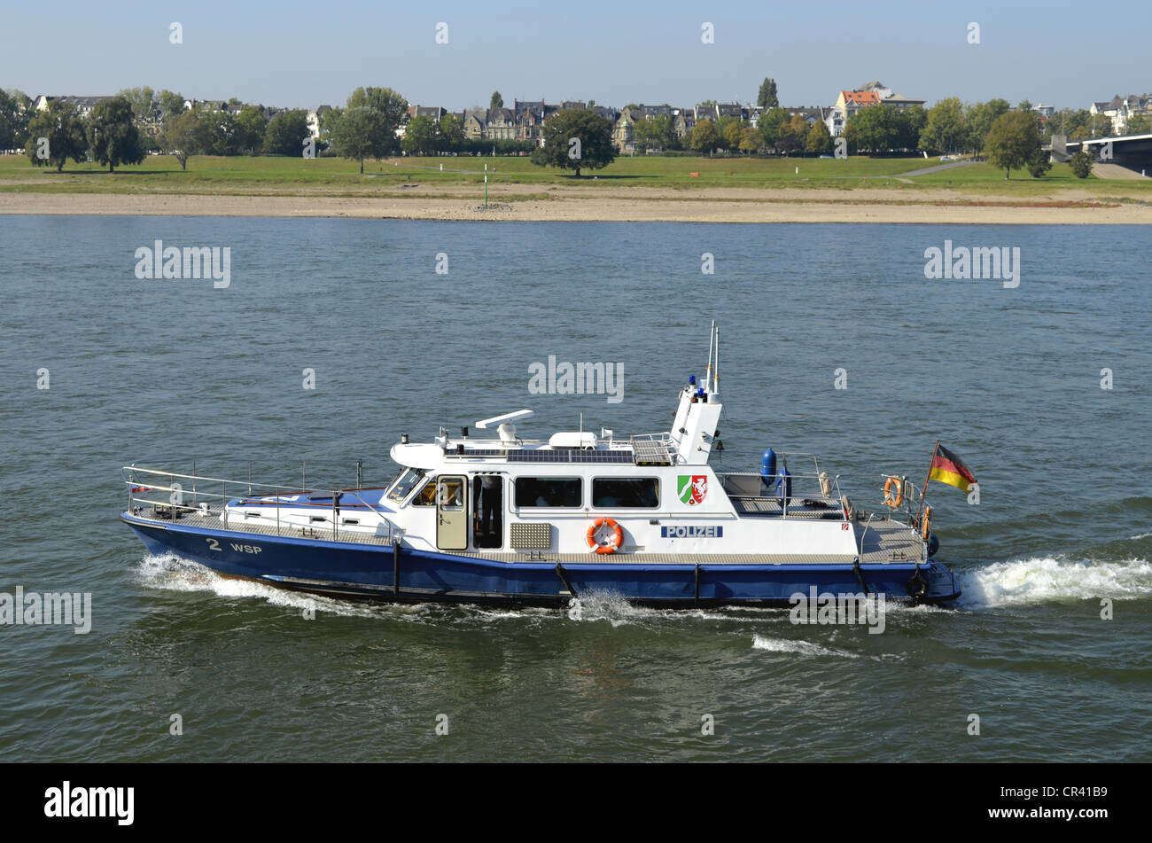 La police de l'eau NRW bateau sur le Rhin, la région de Kassel, Düsseldorf, Rhénanie du Nord-Westphalie, Allemagne, Europe Banque D'Images