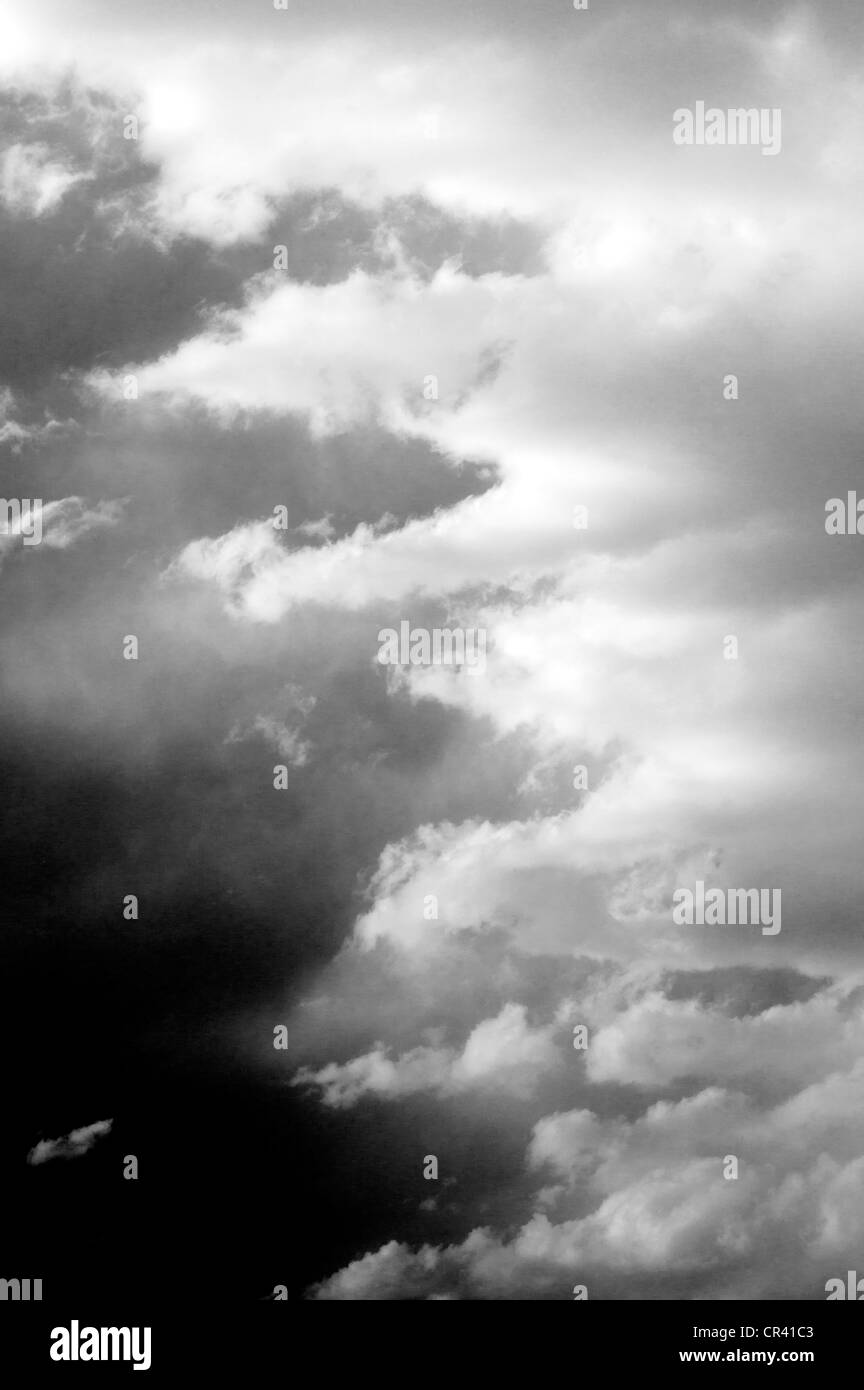 Les feux de forêts lointaines et des vents forts créer des formations nuageuses inhabituelles au coucher du soleil dans le Colorado, USA Banque D'Images