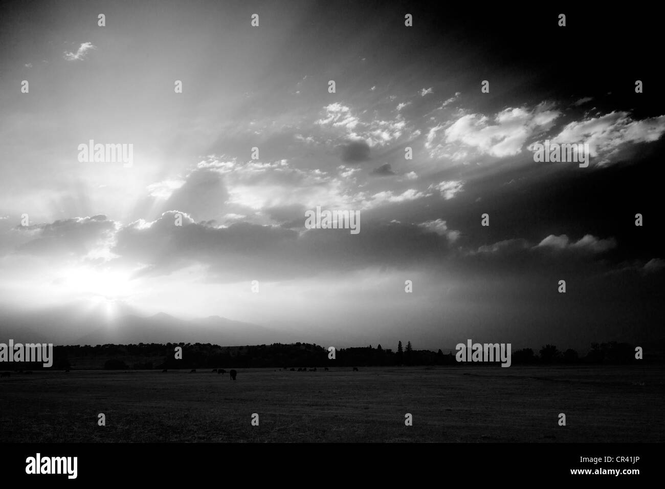 Les feux de forêts lointaines et des vents forts créer des formations nuageuses inhabituelles au coucher du soleil dans le Colorado, USA Banque D'Images