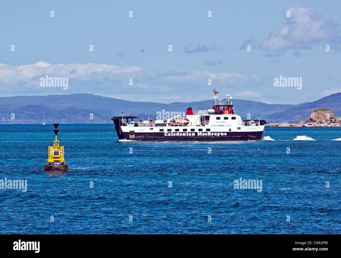 Caledonian Macbrayne & voiture de passagers Loch Buie en direction de Baile Mor sur l'île de Iona sur Fionnphort Mull en Ecosse Banque D'Images