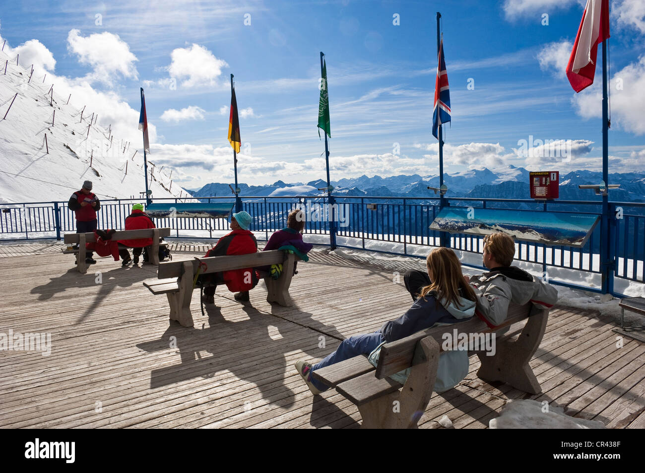 L'Autriche, Salzburger Land, Kaprun, Kitzsteinhorn, terrasse panoramique de la gare d'arrivée du téléphérique du glacier Banque D'Images