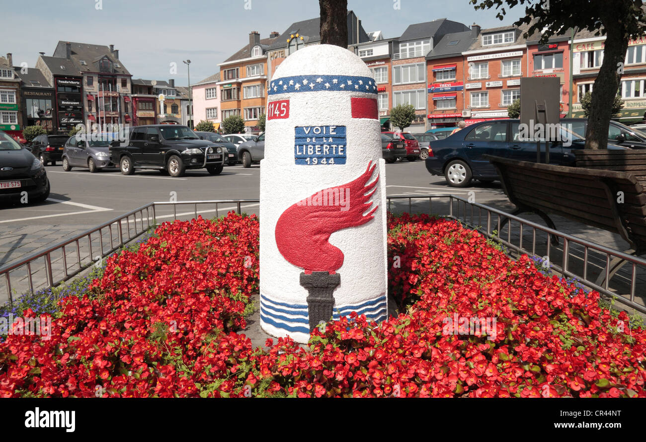 La Voie de la liberté ('Liberté Road') marqueur dans la place de la ville, à Bastogne, Belgique wallonne,. Banque D'Images