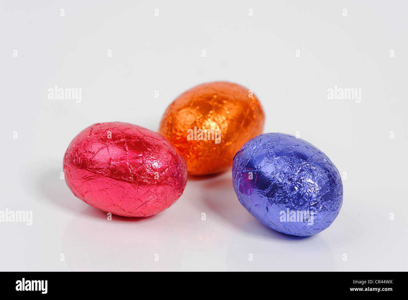 Les œufs en chocolat coloré, œufs de Pâques Banque D'Images