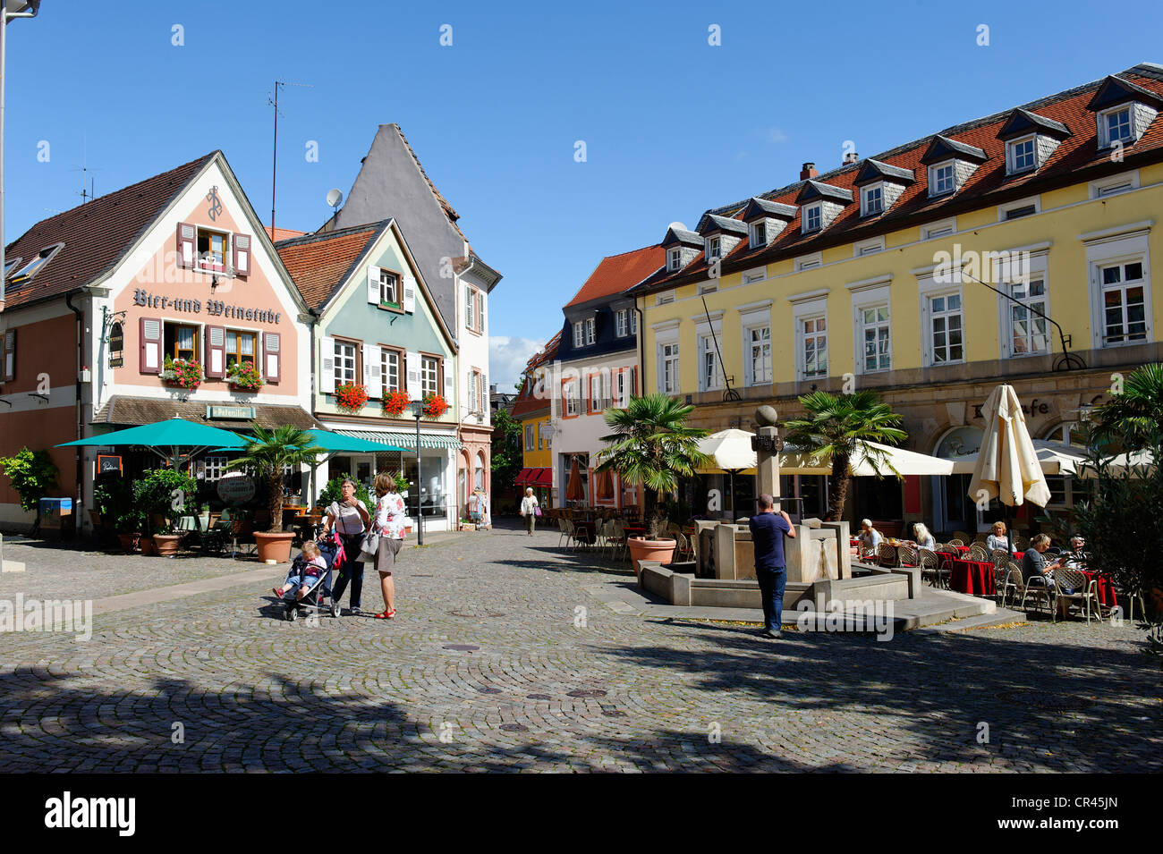 Roemerplatz square, Bad Dürkheim, Route des Vins allemande, de la Forêt du Palatinat, Rhénanie-Palatinat, Allemagne, Europe Banque D'Images