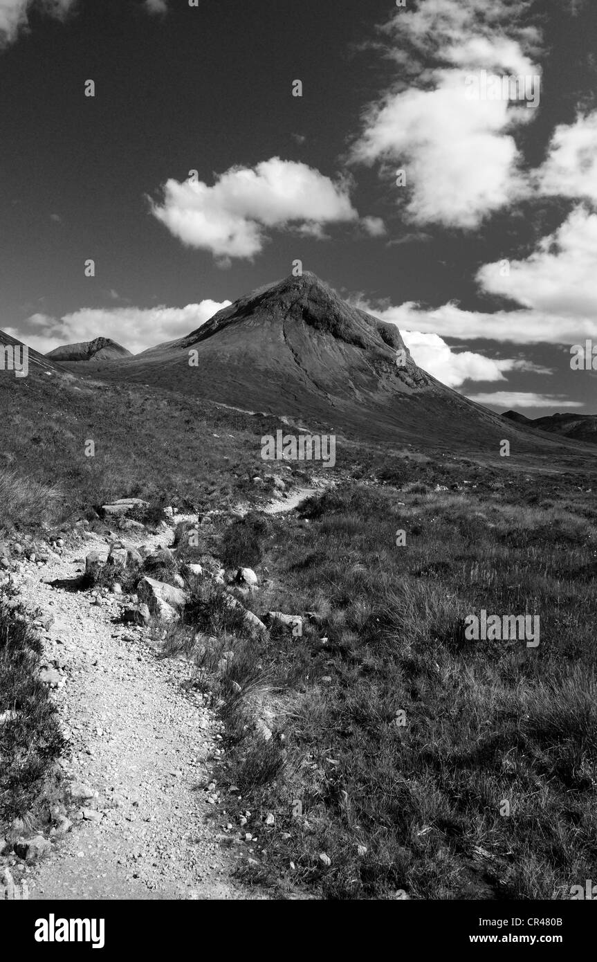 Par Glen Sligachan sentier menant à Marsco, île de Skye, Écosse, Hébrides intérieures Banque D'Images