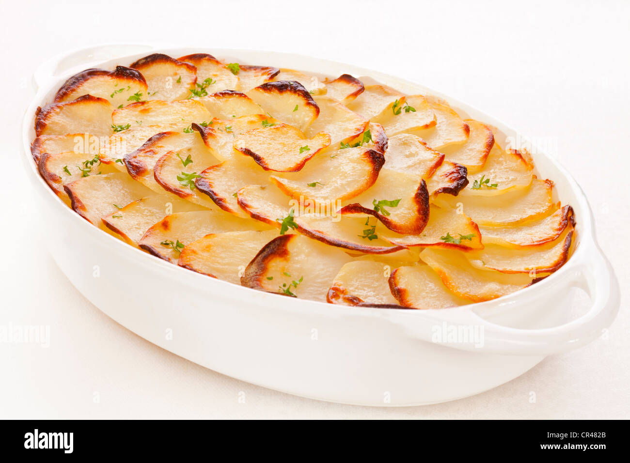 Célèbre plat de pommes de terre et oignons cuits au four avec des pommes de terre, Boulangere, stock Banque D'Images