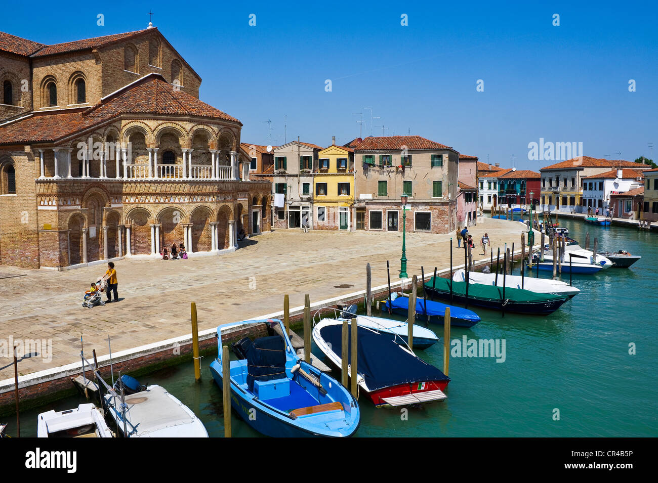 Italie, Vénétie, lagune de Venise Patrimoine Mondial de l'UNESCO, l'île de Murano, Fondamenta Vetrai Canal, l'église Santa Maria e Donato Banque D'Images