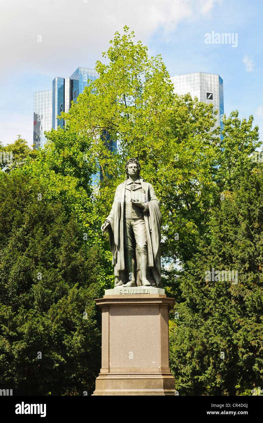 Land der Dichter und banquier statue, littéralement terre de poètes et de banquiers, de Schiller monument situé en face du siège de Banque D'Images