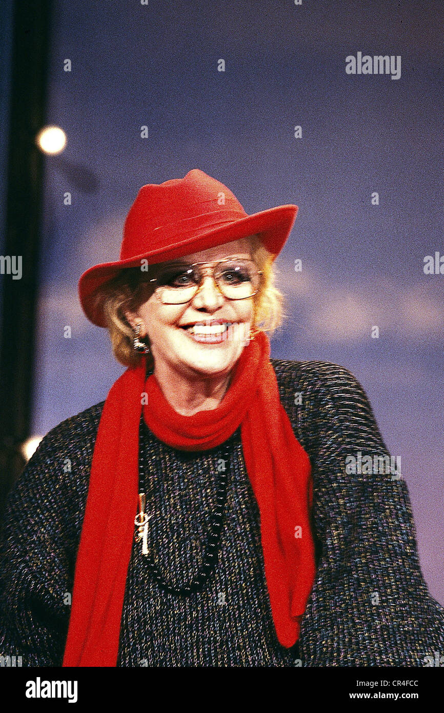 Knef, Hildegard 28.12.1925 - 01.02.2002, actrice allemande, demi-longueur,  avec chapeau rouge et écharpe, rire, années 1990 Photo Stock - Alamy