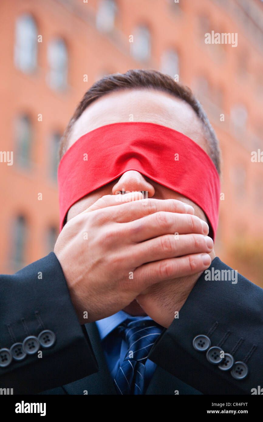 Homme bandeau bouche Banque de photographies et d'images à haute résolution  - Alamy