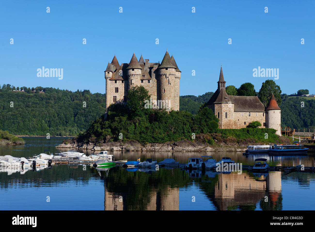 Château de Val, mise en eau barrage hydroélectrique de Bort les orgues, vallée de la Dordogne, Corrèze, Limousin, France, Europe Banque D'Images