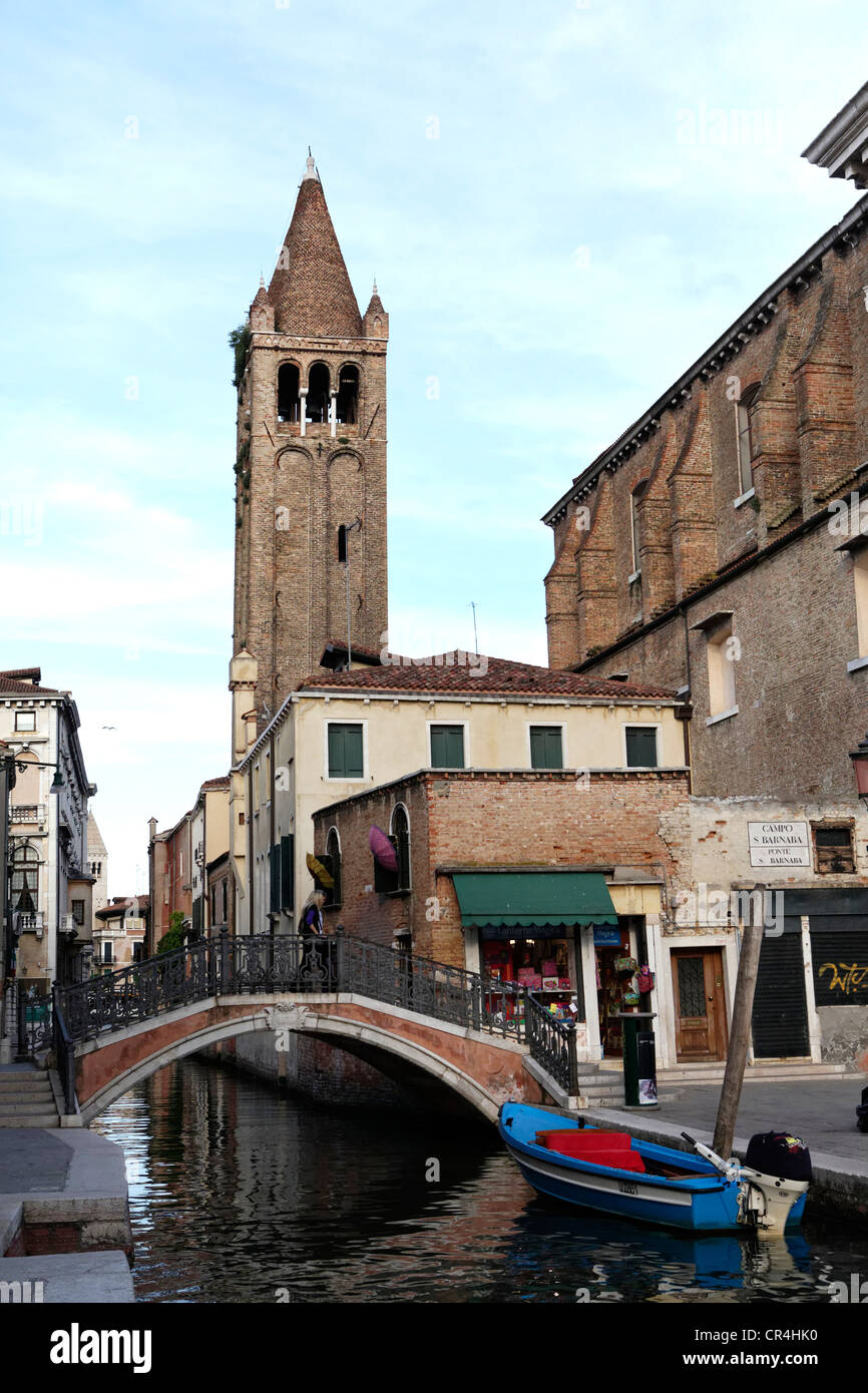 L'église San Barnaba, quartier de Dorsoduro, Venise, UNESCO World Heritage Site, Vénétie, Italie, Europe Banque D'Images