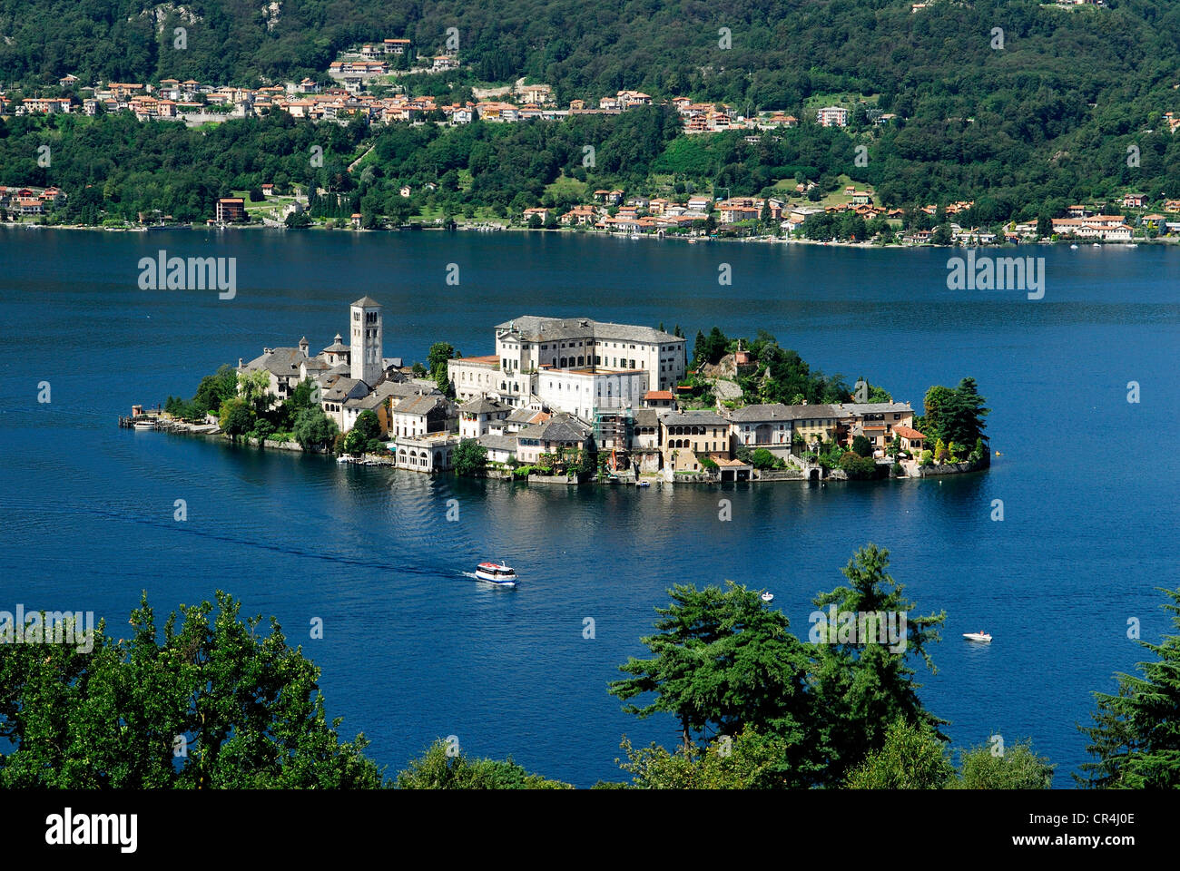 L'Italie, le Piémont, Le Lac d'Orta San Giulio, vu de l'île de la Sacro Monte (la sainte montagne) d'Orta San Giulio Banque D'Images