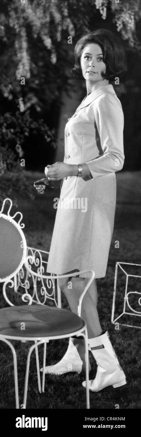 Myhre, Wencke, * 15.2.1947, musicien norvégien (chanteur), longueur totale, 1966, Banque D'Images Myhre, Wencke, * 15.2.1947, musicien norvégien (chanteur), longueur totale, 1966, Banque D'Images