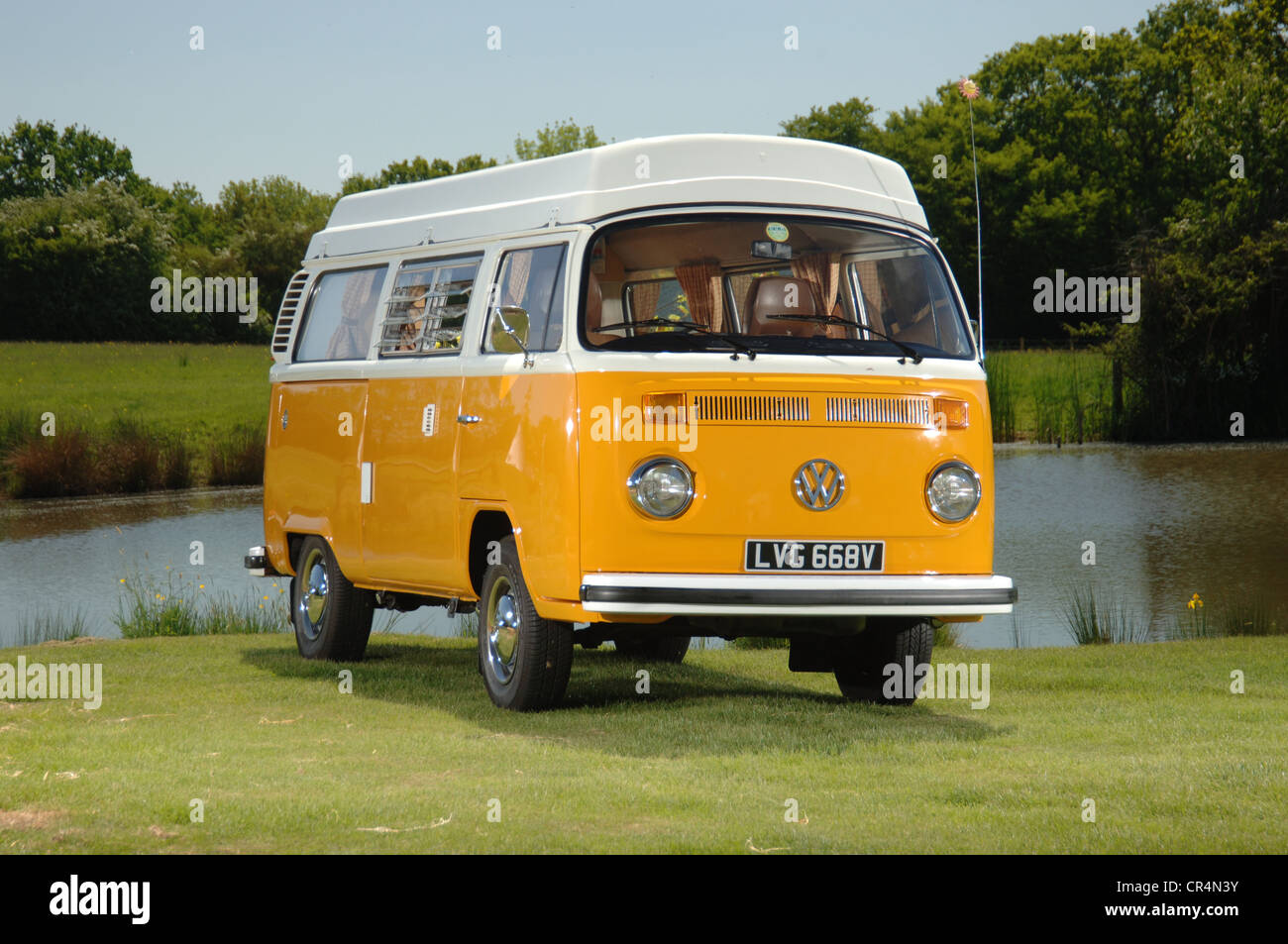 1979 Volkswagen VW Bay WIndow camping-van, bus type 2 micro Banque D'Images