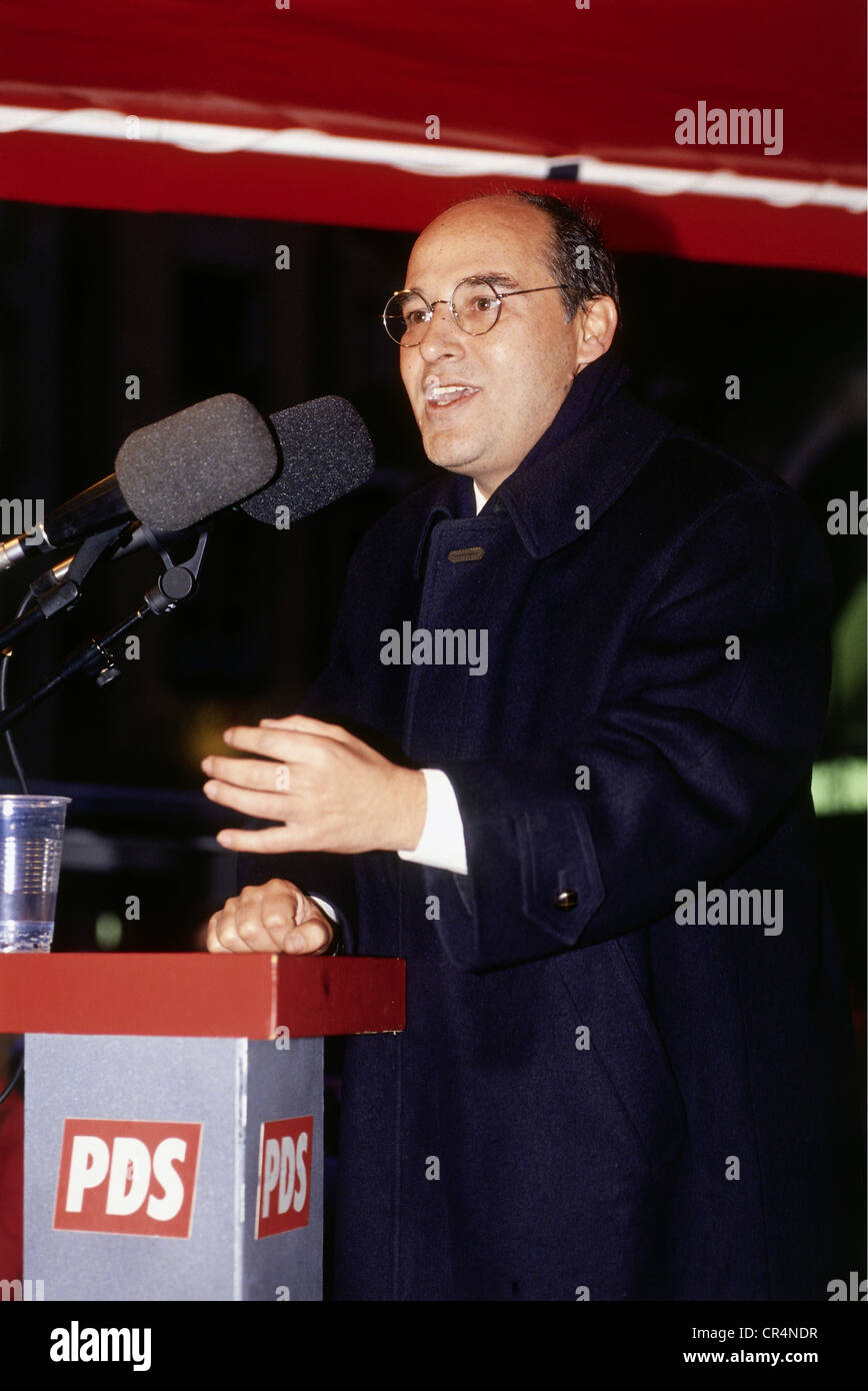 Gysi, Gregor * 16.1.1948, juriste et politicien allemand, président du groupe parlementaire PDS 1990 - 2001, lors de la campagne électorale du Bundestag, prononciant un discours, Munich, 1994, Banque D'Images