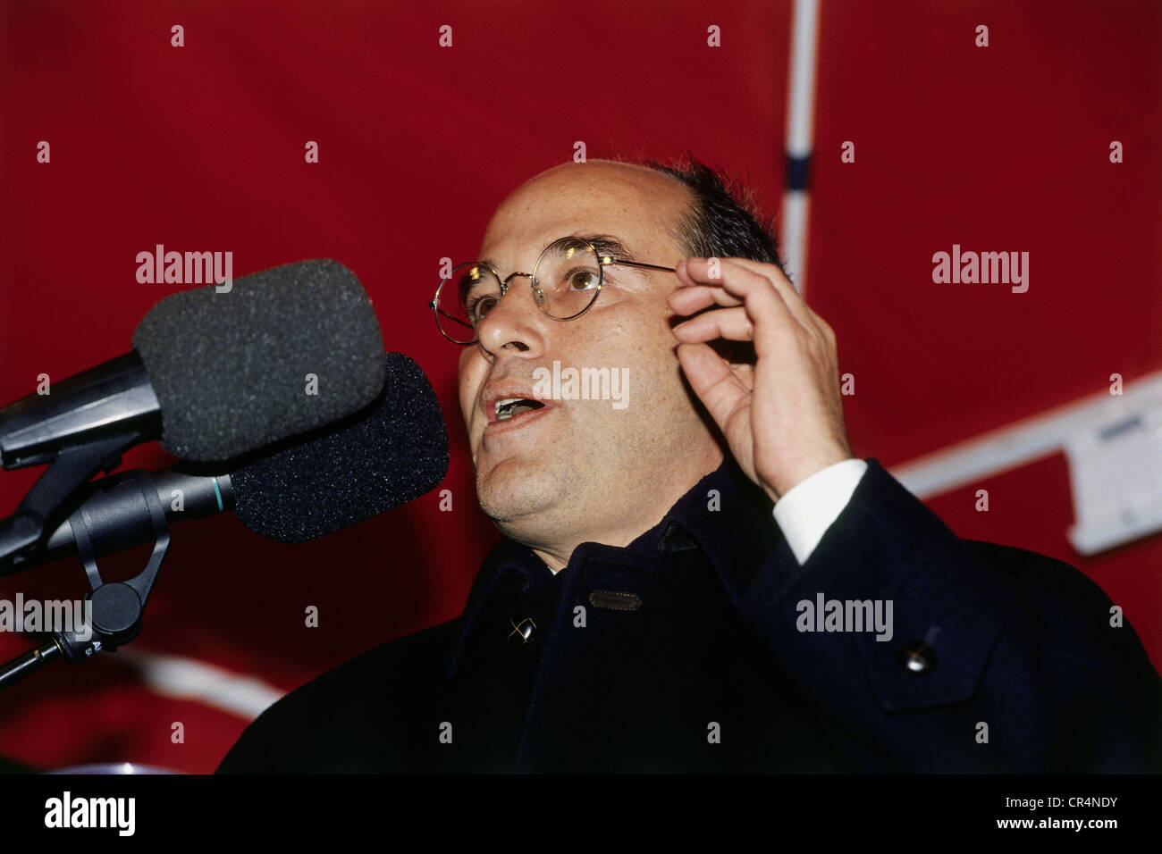 Gysi, Gregor * 16.1.1948, juriste et politicien allemand, président du groupe parlementaire PDS 1990 - 2001, lors de la campagne électorale du Bundestag, prononciant un discours, Munich, 1994, Banque D'Images