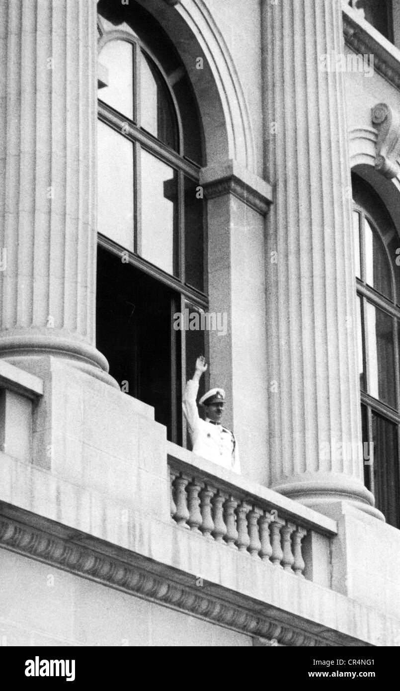 Carol II, 15.10.1893 - 4.4.1953, Roi de Roumanie 8.6.1930 - 6.9.1940, sur le balcon du Palais Royal, Bucarest, 11.2.1938, , Banque D'Images