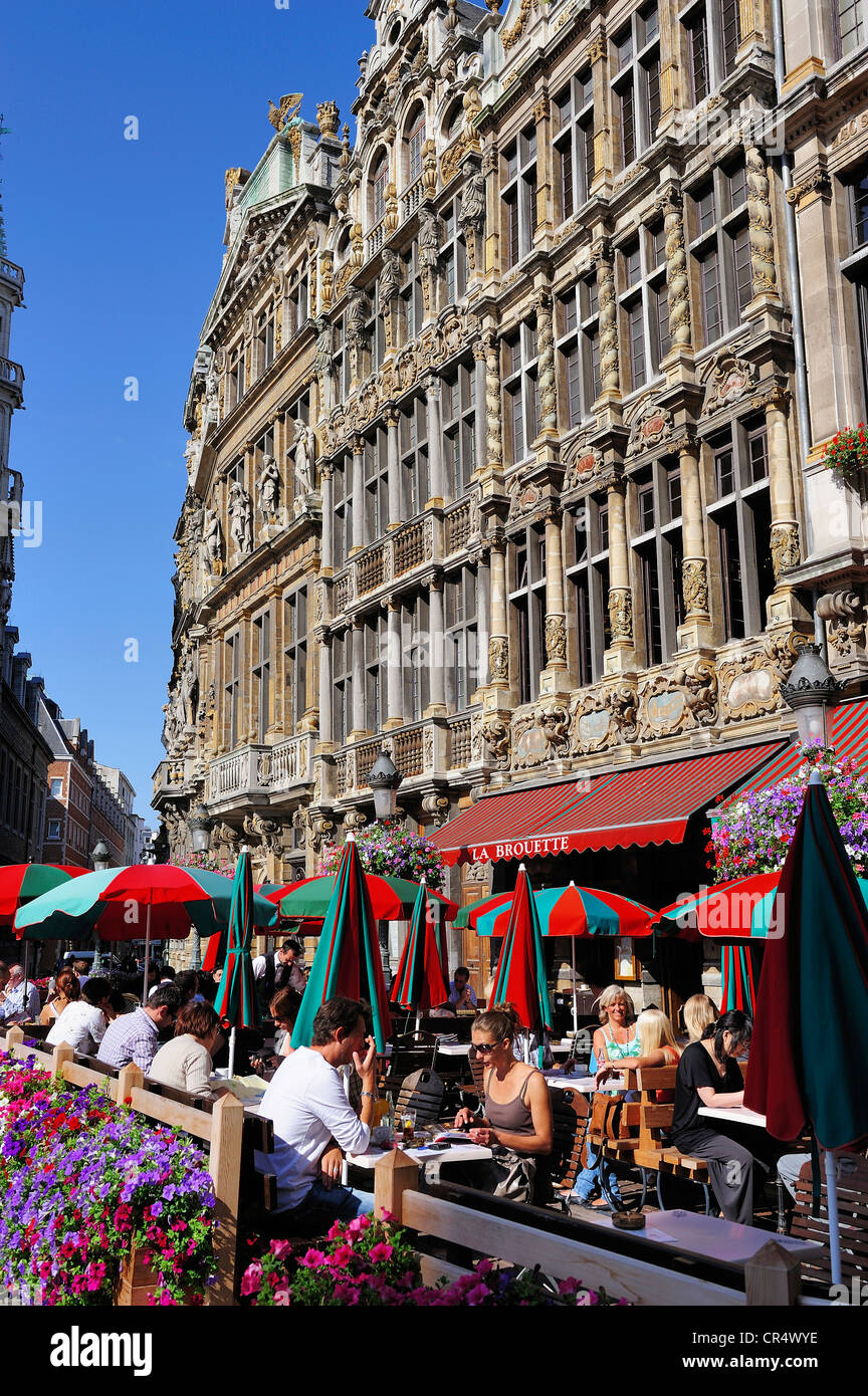 Belgique, Bruxelles, Grand Place (Grote Markt) inscrite au Patrimoine  Mondial de l'UNESCO, terrasse du café La Brouette Photo Stock - Alamy