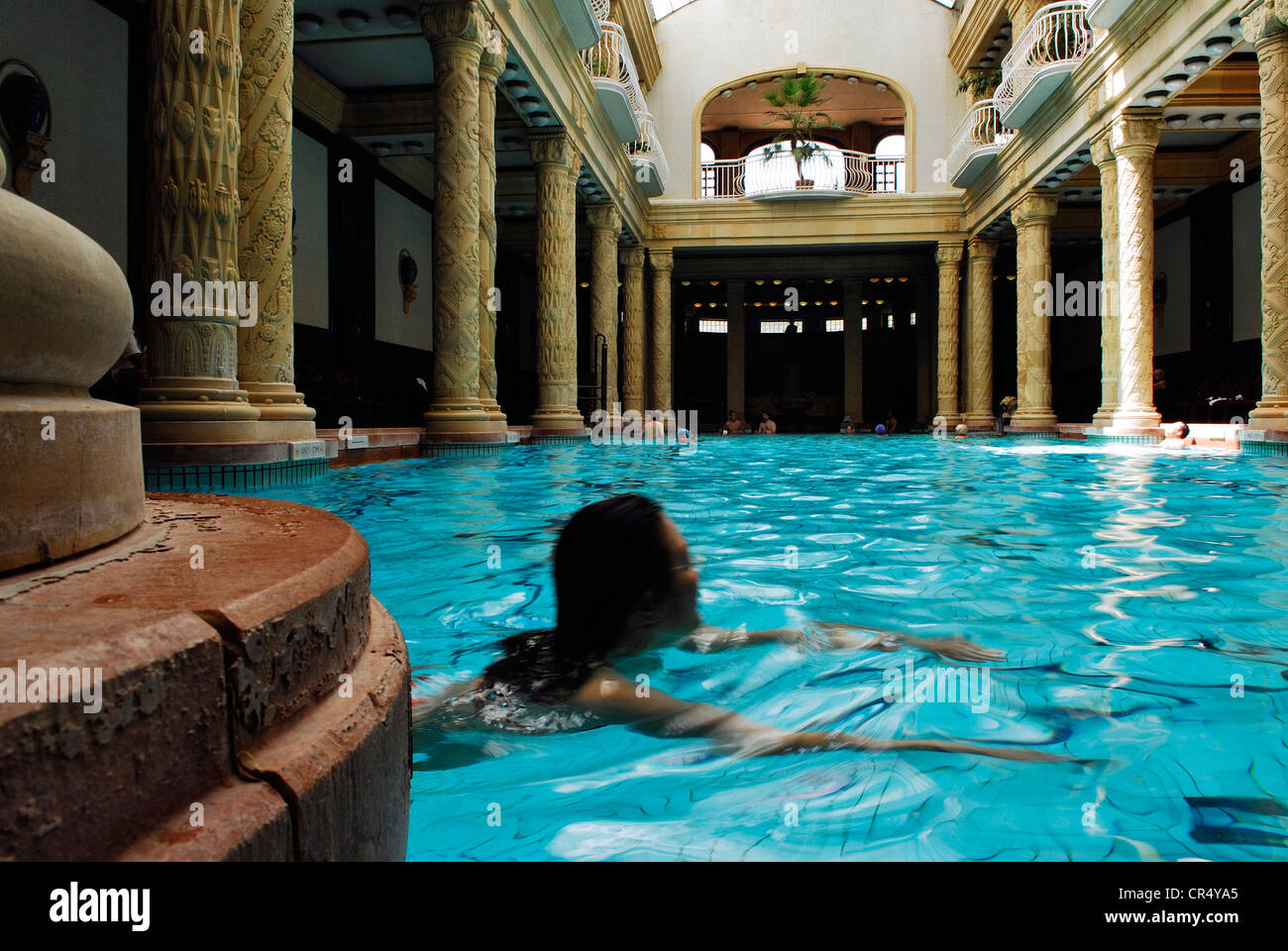 La Hongrie, Budapest, inscrite au Patrimoine Mondial de l'UNESCO, piscine intérieure de Spa et les Bains Gellert, Kelenhegyi útca 4 Banque D'Images