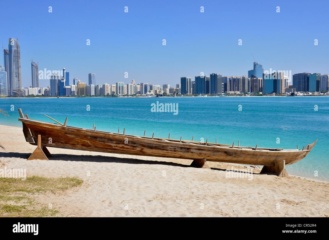 Bateau en bois à l'Heritage Village, en face de la ville d'Abu Dhabi, Émirats arabes unis, Péninsule Arabique, Asie Banque D'Images