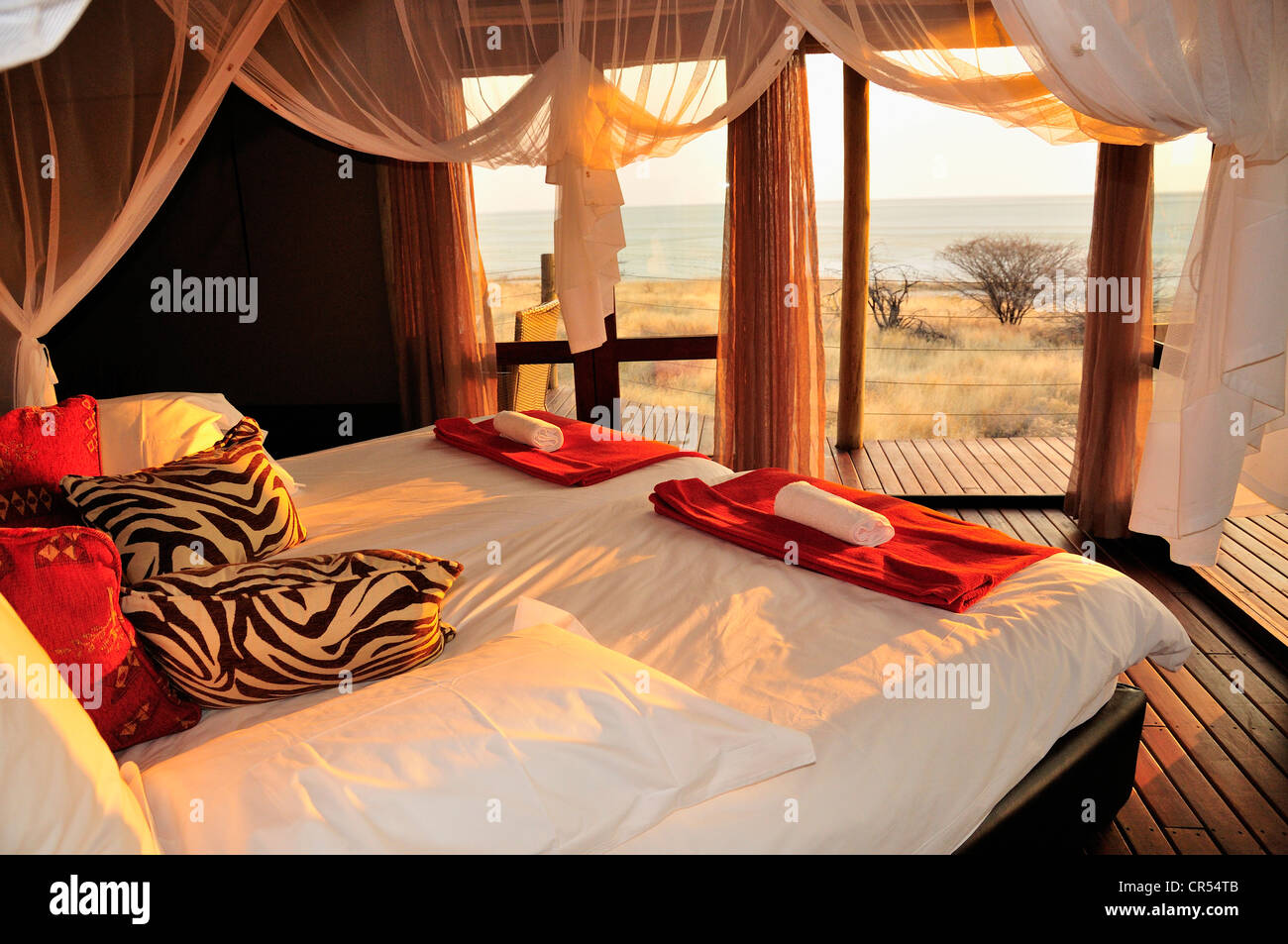 Chalet de luxe de l'Onkoshi Camp à l'Etosha, Etosha National Park, Namibie, Afrique Banque D'Images